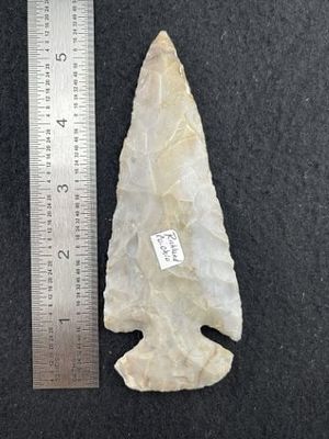 Dovetail Indian Artifact Arrowhead. KEY WORDS: INDIAN ARTIFACT ARTIFACTS ARROWHEAD ARROWHEADS 