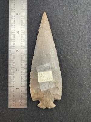 Dovetail Indian Artifact Arrowhead. KEY WORDS: INDIAN ARTIFACT ARTIFACTS ARROWHEAD ARROWHEADS 