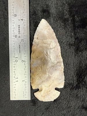 Dovetail Indian Artifact Arrowhead. KEY WORDS: INDIAN ARTIFACT ARTIFACTS ARROWHEAD ARROWHEADS 