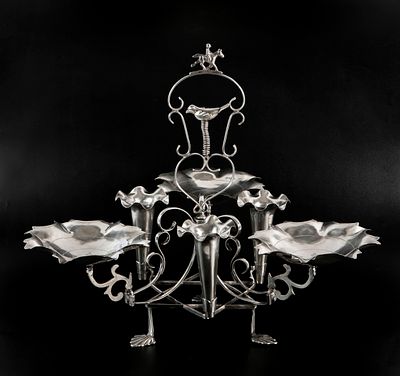 סנטר פיס יהודי עירקי עתיק (אפרנה, Epergne), מסוף המאה ה-19 או תחילת המאה ה-20, עשוי כסף, הבסיס 