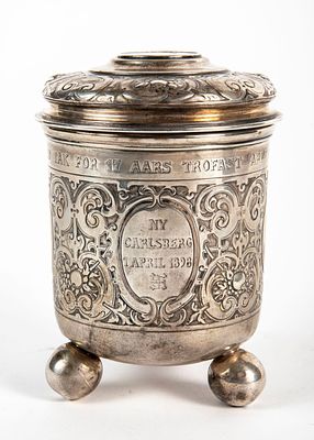 כוס כסף דנית עתיקה, מתוצרת A.Dragsted, קופנהגן, 
משקל: 260 גרם, 
גובה: 12.5 ס"מ, רוחב: 12 ס"מ,