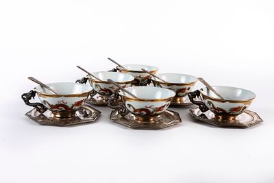 סט תה ויאטנמי, עשוי כסף 900, חתום, הספלים עשויים פורצלן מצויר משולב כסף, הכפיות חתומות 900 