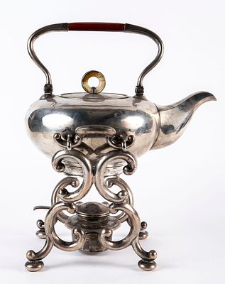 מיחם כסף גרמני, מתוצרת Gebr Somme Mache, תיקון לידית המכסה, 
משקל כולל : 1320 גרם, 
גובה כולל: 