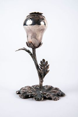 כלי בשמים עתיק, עשוי כסף, חתום 84, מעוצב כפקעת פרג, חתום, 
משקל: 60 גרם, 
גובה: 11.5 ס"מ, קוטר 