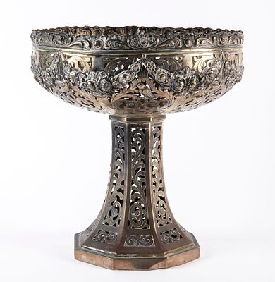 סנטר פיס כסף גרמני עתיק, מנוסר בעבודת יד, מעוטר עיטורי בלט בדגם גרלנדות, פרחים וציפורים, חתום 