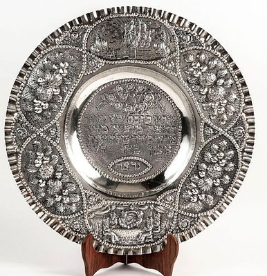 A beautiful and impressive Passover plate, made of silver, entirely hand-hammered in Repousse 