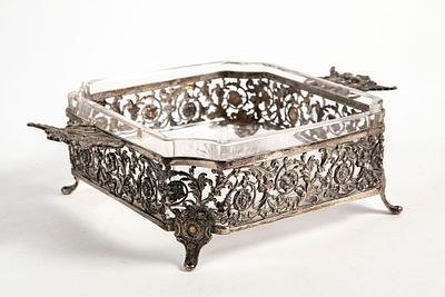 Antique and high-quality silver desk piece, containing a removable crystal vessel (liner) 