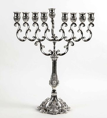 Hanukkah lamp, made by Hazorefim, made of 925 silver, signed, features a removable screw-in 