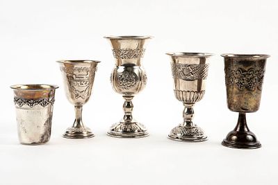 Lot of silver kiddush cups, 
total weight: 370 grams, Height: 8-15 cm,