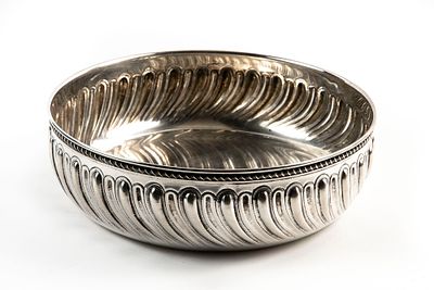 Italian silver bowl, made by Lavorazione a Mano, made of 800 silver, hand-decorated, hallmarked 