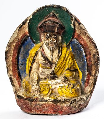 VOTIVFIGUR. Tibet, Ton, bemalt, 18. Jh. 
12 x 10 x 4.5 cm