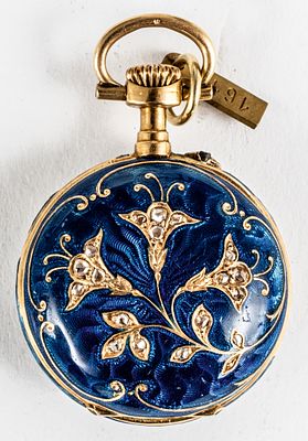 (161) GOLD ENAMELED NECKLACE WATCH (SAUTOIR). Gold case, back engine-turned under blue enamel 