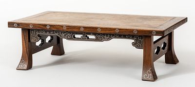 MINIATURE TABLE / PEDESTAL. China, Tuga root wood, rosewood, silver inlays, 19th century. 
7.3 x 