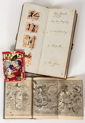 3 BOOKLETS. Japan and China, 1st half 20th century. 
various sizes from 8.5 x 6 cm to 20 x 8 cm