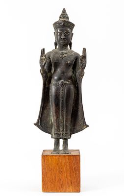 STANDING BUDDHA FIGURE. Thailand, bronze, 19th century or older 
H: 31 cm (without base), 2095g
