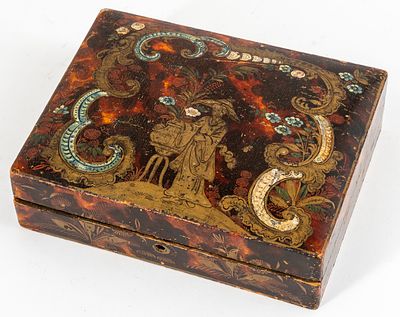LACQUER BOX WITH 4 INLAID CASKETS IN CHINOISERIE DECOR. China (?), 19th century. 
5 x 17.5 x 14 cm