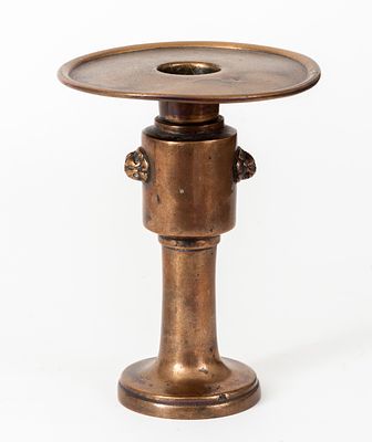 CANDLESTICK. Japan (?), copper-colored bronze, around 1900 
H: 17 cm, 719g