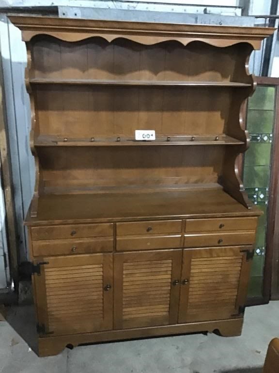 Lot 1: EARLY AMERICAN HUTCH 5 ft tall