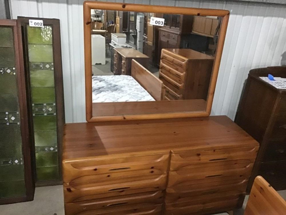 Lot 3: FRANKLIN SHOCKEY DRESSER W MIRROR (matches lot