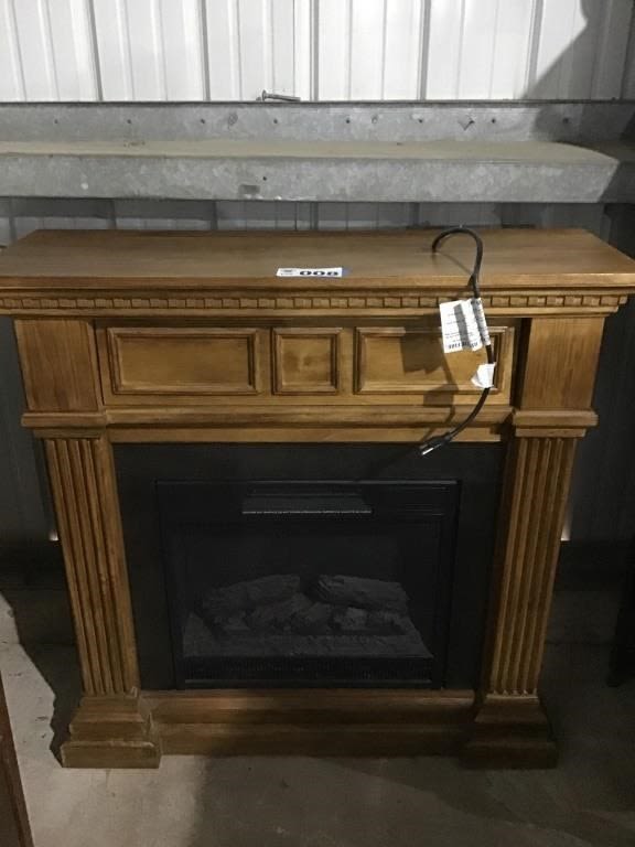 Lot 8: ELECTRIC FIREPLACE