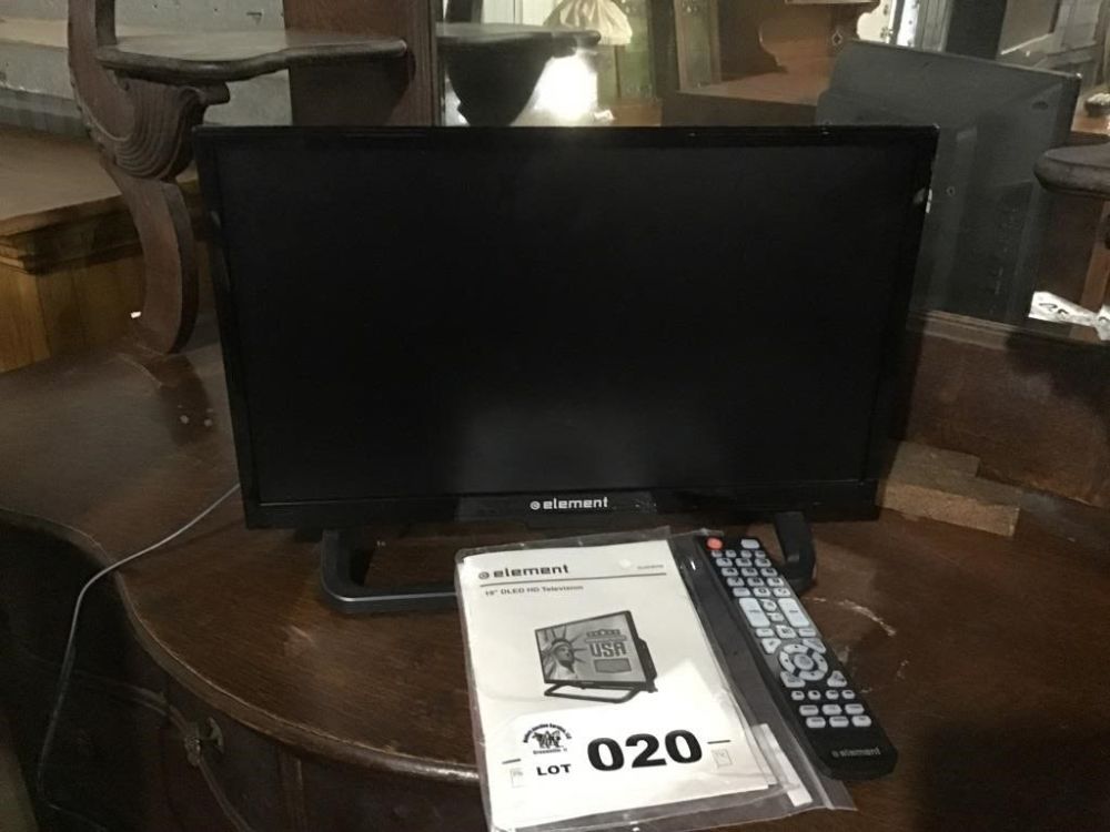 Lot 20: ELREMENT 19 inch TV W REMOTE