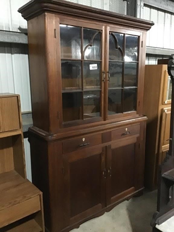 Lot 22: LARGE ANTIQUE OAK CABINET 8 x 5