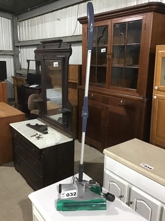 Lot 32: EASY HOME CARPET SWEEPER