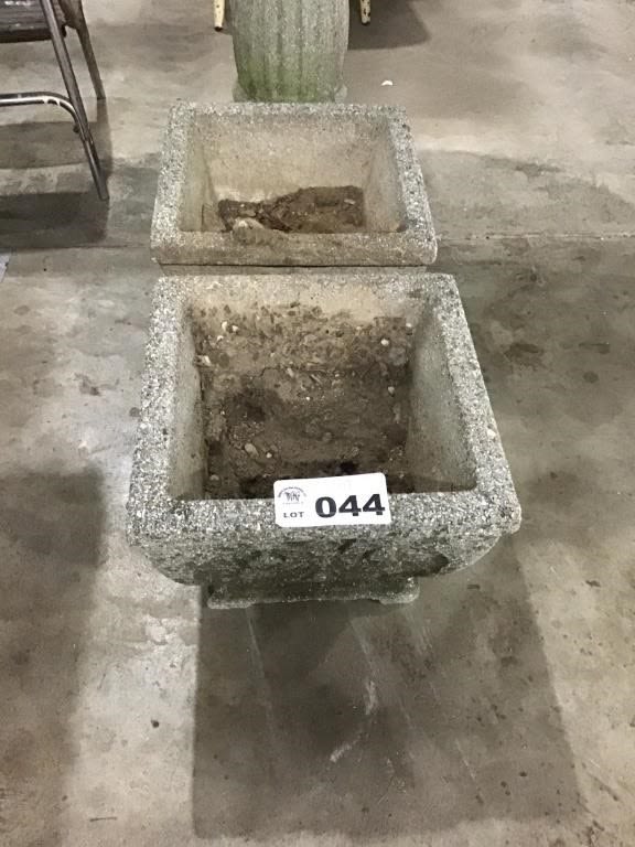 Lot 44: 2 CONCRETE DRIVEWAY PLANTER