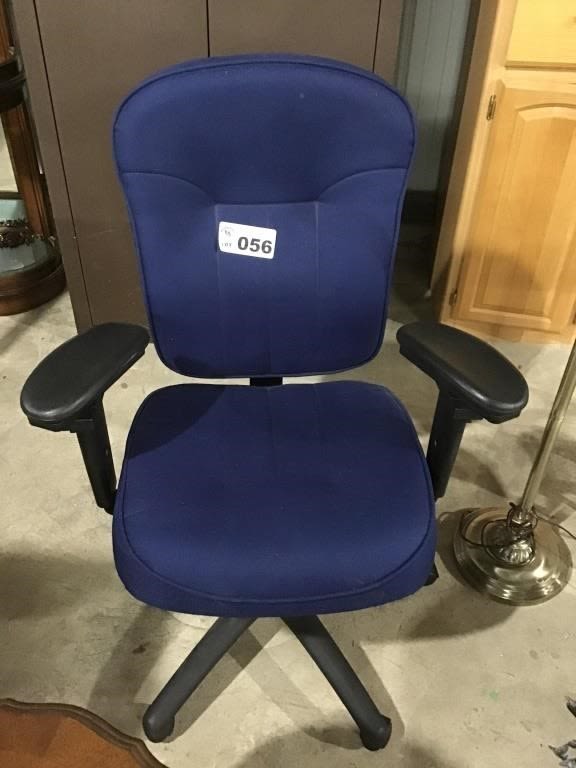 Lot 56: CLOTH OFFICE CHAIR