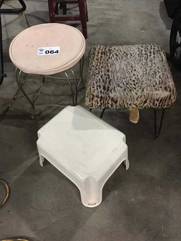 Lot 64: VANITY STOOLS