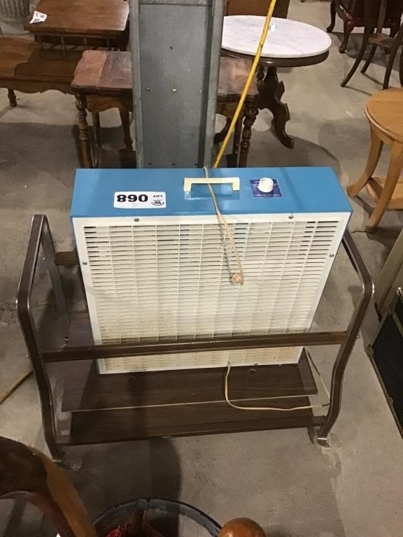 Lot 68: BOX FAN, RETRO TV CART