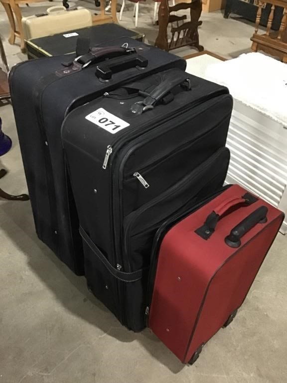 Lot 71: 3 PIECES ASSORTED LUGGAGE