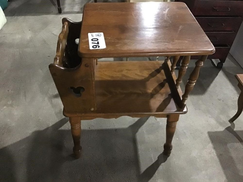 Lot 76: EARLY AMERICAN STYLE MAGAZINE TABLE
