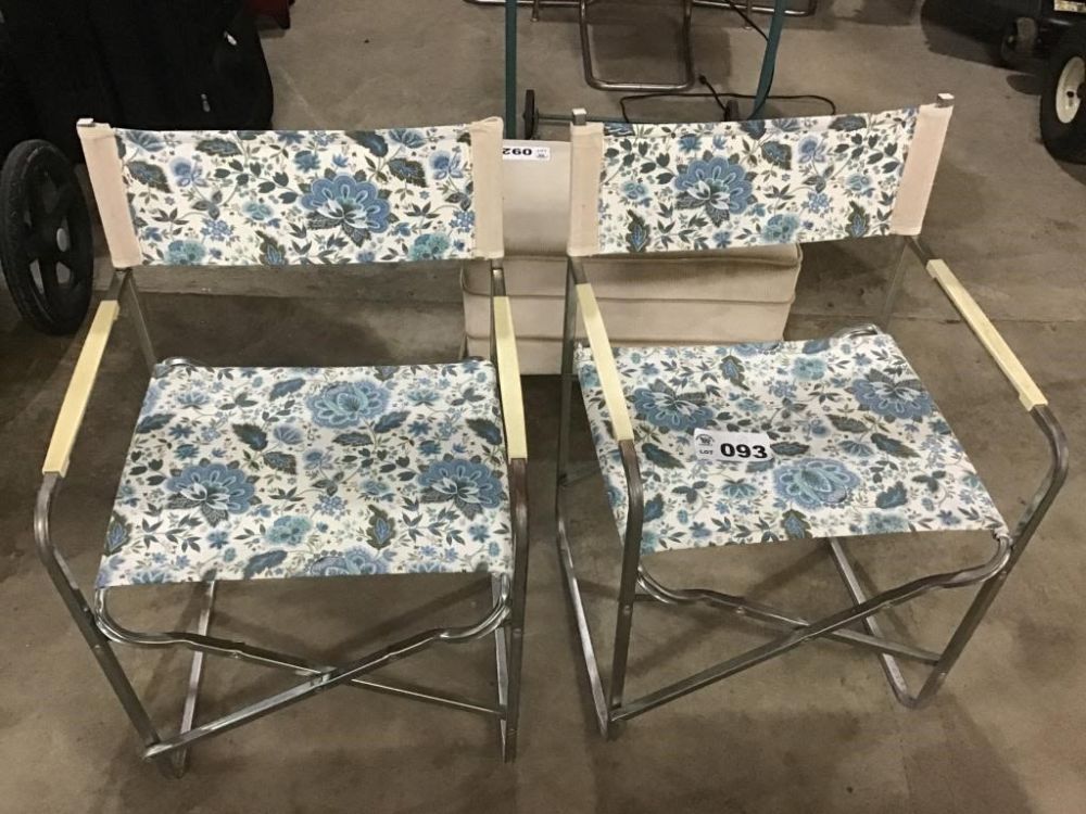 Lot 93: 2 FOLDABLE OUTDOOR CHAIRS