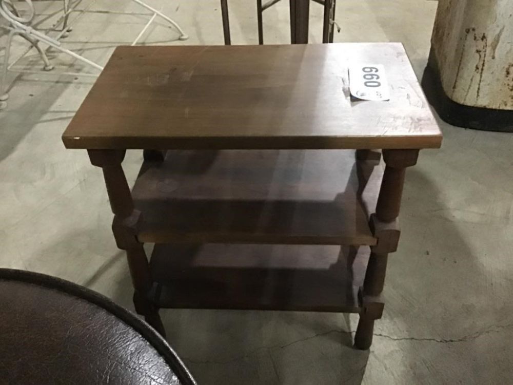 Lot 99: SMALL TABLE