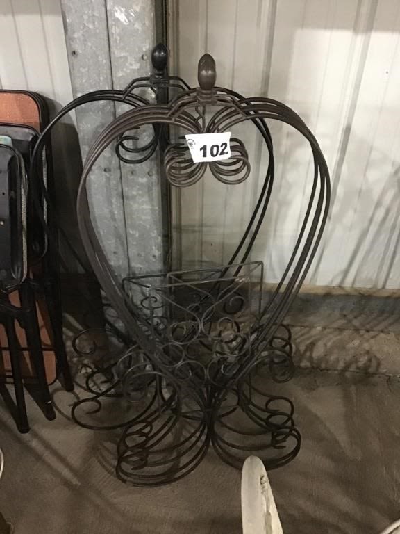 Lot 102: PLANT HOLDERS 3