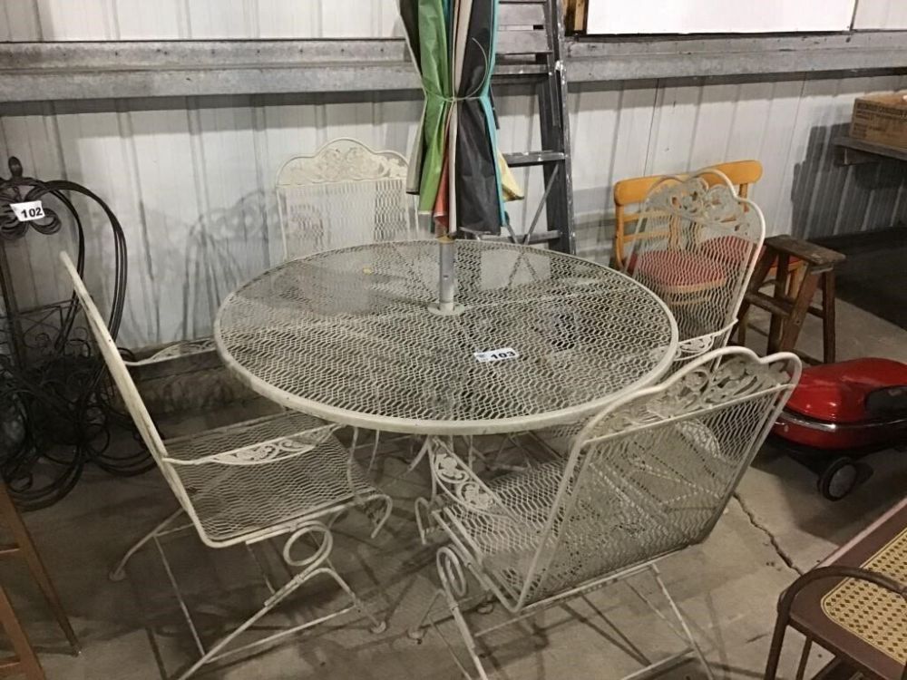 Lot 103: WIRE 6 pc PATIO SET