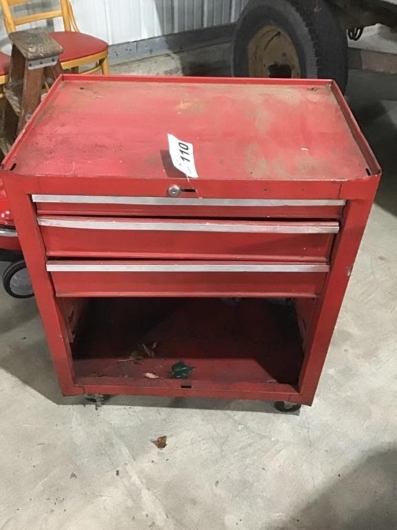 Lot 110: RED TOOL BOX