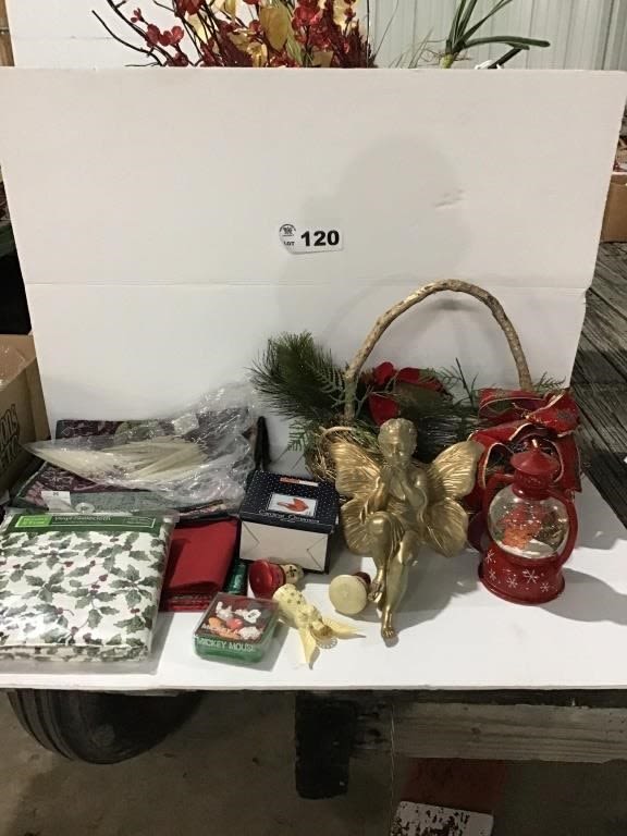 Lot 120: CHRISTMAS ITEMS