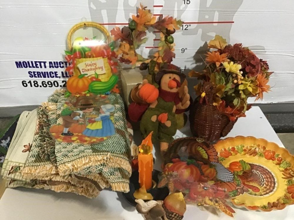 Lot 132: FALL DECOR