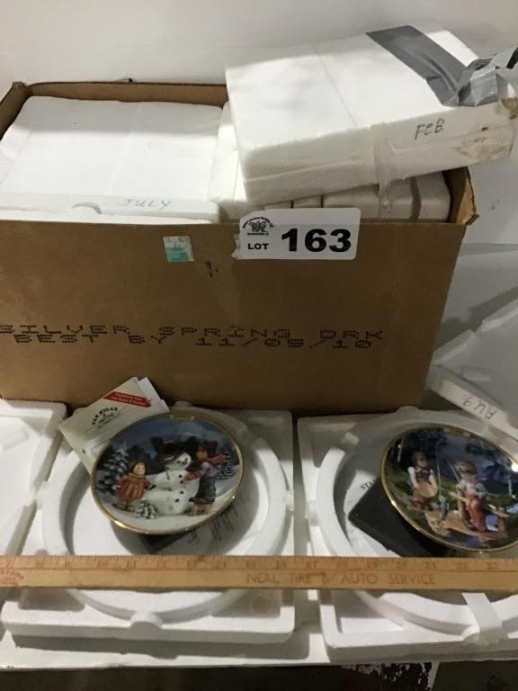 Lot 163: HUMMEL MONTHS OF YEAR PLATES