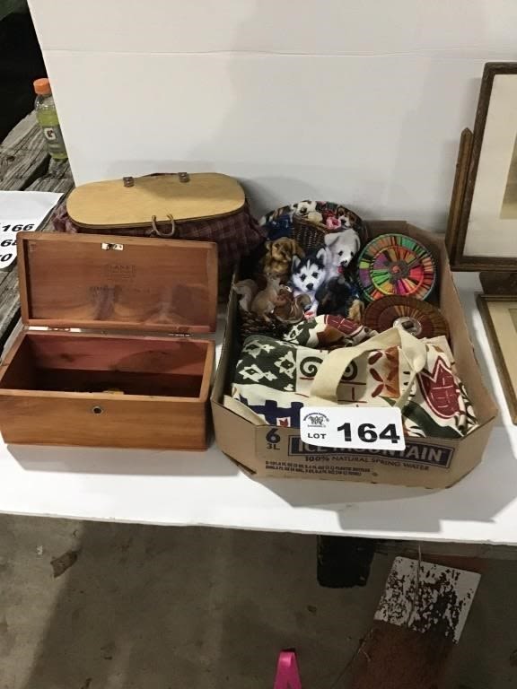 Lot 164: OLD PICTURES, JEWELRY BOXES, DECOR