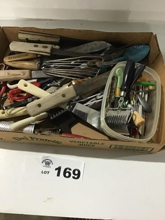 Lot 169: KITCHEN UTENSILS