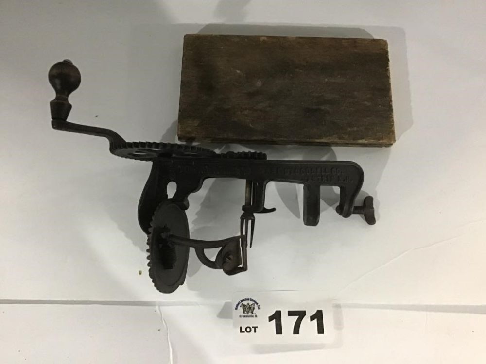 Lot 171: APPLE PEELER, WOOD
