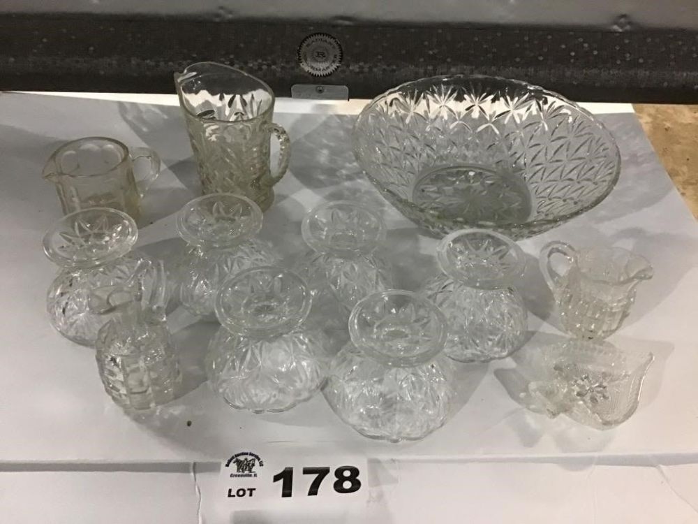 Lot 178: GLASSWARE