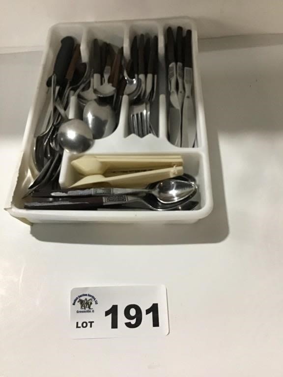Lot 191: SILVERWARE