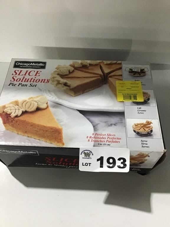 Lot 193: PIE PAN SET