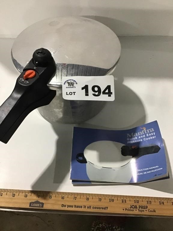 Lot 194: PRESSURE COOKER