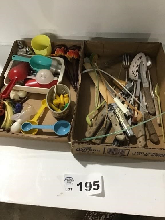 Lot 195: KITCHEN UTENSILS , KNIVES