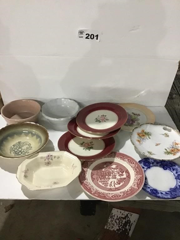 Lot 201: PLATES AND BOWLS